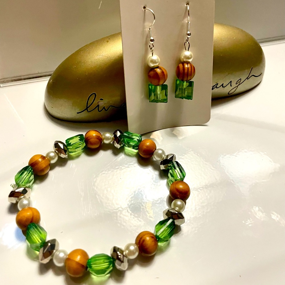 Wooden Green Earring’s, and Bracelet set